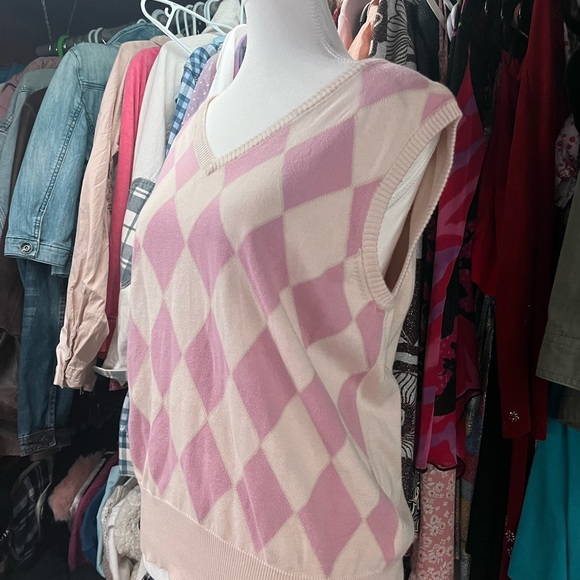 light pink sweater vest - Picture 2 of 5